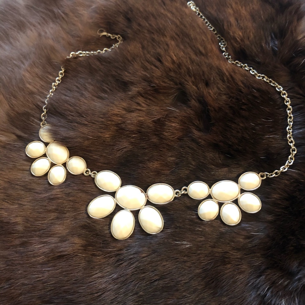 Row flower statement necklace